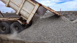 Vialidad Provincial recibió material árido destinado a ejecutar el plan de bacheo