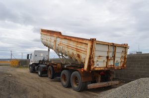 Vialidad Provincial recibió material árido destinado a ejecutar el plan de bacheo