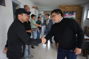 El gobernador Vidal continúa con la entrega de computadoras y antenas Starlink en distintas localidades