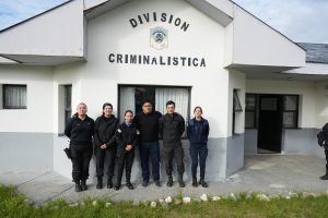 El gobernador Vidal continúa con la entrega de computadoras y antenas Starlink en distintas localidades