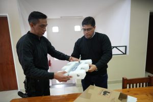 El gobernador Vidal continúa con la entrega de computadoras y antenas Starlink en distintas localidades