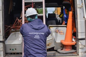 Personal de Telecomunicaciones realizó desmontaje de antena en desuso en Río Gallegos