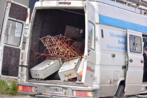 Personal de Telecomunicaciones realizó desmontaje de antena en desuso en Río Gallegos