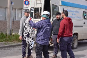 Personal de Telecomunicaciones realizó desmontaje de antena en desuso en Río Gallegos