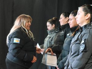 Personal de Seguridad finalizó curso de inglés y recibió su certificación