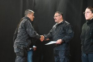 Personal de Seguridad finalizó curso de inglés y recibió su certificación