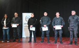 Personal de Seguridad finalizó curso de inglés y recibió su certificación
