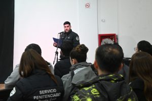 Personal de Seguridad finalizó curso de inglés y recibió su certificación