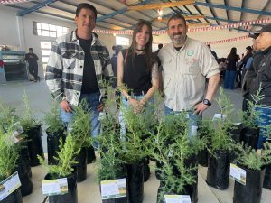 Se llevó adelante la entrega de árboles por el Aniversario de 28 de Noviembre