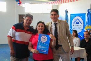 El Gobierno Provincial entregó títulos de propiedad a familias de 28 de Noviembre