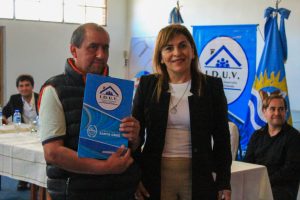 El Gobierno Provincial entregó títulos de propiedad a familias de 28 de Noviembre