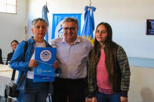 El Gobierno Provincial entregó títulos de propiedad a familias de 28 de Noviembre