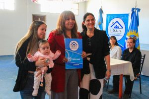 El Gobierno Provincial entregó títulos de propiedad a familias de 28 de Noviembre