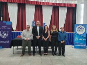 El Gobierno Provincial entregó títulos de propiedad a familias de Puerto Santa Cruz