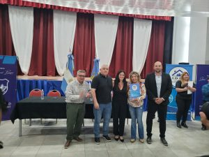 El Gobierno Provincial entregó títulos de propiedad a familias de Puerto Santa Cruz