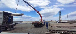 Arribó a Río Gallegos un cargamento de 650 postes para reforzar la red eléctrica provincial