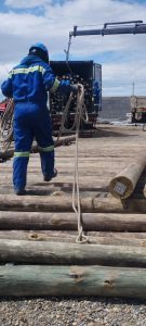 Arribó a Río Gallegos un cargamento de 650 postes para reforzar la red eléctrica provincial