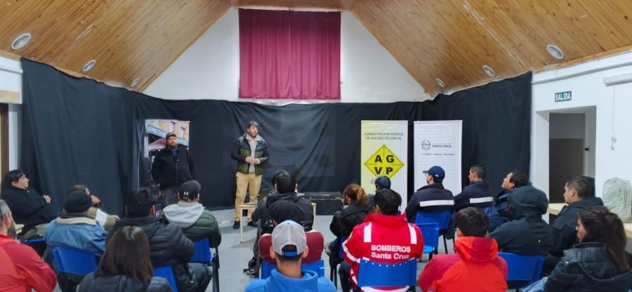 Más de 2.000 santacruceños ya se capacitaron en manejo de maquinaria pesada