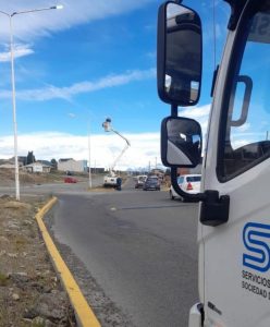 Servicios Públicos continúa con la colocación de nuevas luminarias LED en El Calafate