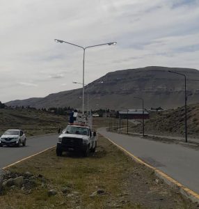 Servicios Públicos continúa con la colocación de nuevas luminarias LED en El Calafate