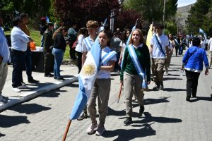 Boggio en representación del Gobierno Provincial acompañó el 98° Aniversario de El Calafate