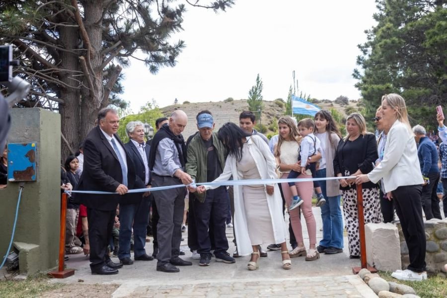 Boggio en representación del Gobierno Provincial acompañó el 98° Aniversario de El Calafate