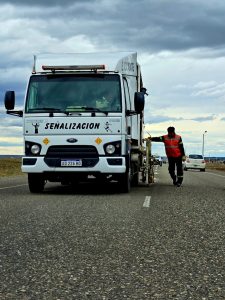 Vialidad Provincial realiza demarcación horizontal sobre la Ruta Provincial N°53