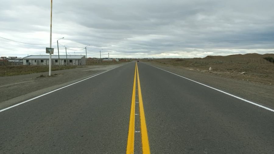 Vialidad Provincial realiza demarcación horizontal sobre la Ruta Provincial N°53