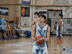 Jornada inolvidable para Santa Cruz: oro en atletismo y destacada actuación en natación