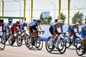 Jornada inolvidable para Santa Cruz: oro en atletismo y destacada actuación en natación
