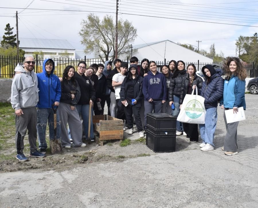 Ambiente acompaña a 6 instituciones de Santa Cruz en la participación del Proyecto 100 Huertas
