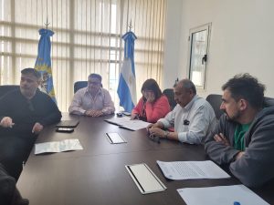 El IDUV firmó el inicio de obras de viviendas en cuatro localidades de Santa Cruz