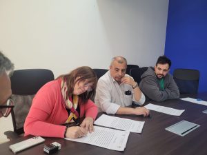 El IDUV firmó el inicio de obras de viviendas en cuatro localidades de Santa Cruz