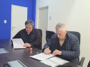 El IDUV firmó el inicio de obras de viviendas en cuatro localidades de Santa Cruz