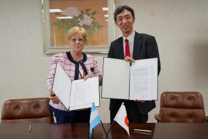 La Embajada del Japón firmó un convenio para donar equipamiento médico a la provincia de Santa Cruz