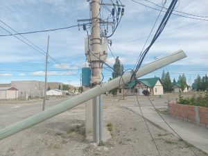 SPSE trabaja para restablecer servicios afectados por el fuerte temporal de viento