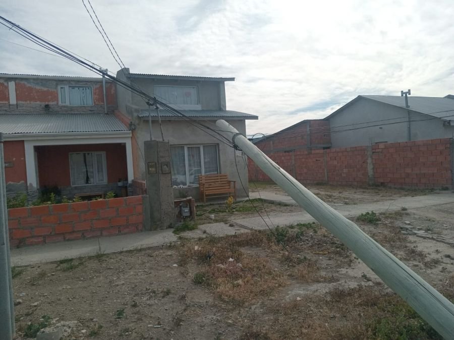 SPSE trabaja para restablecer servicios afectados por el fuerte temporal de viento