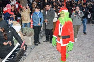 La Secretaría de Culto realizó el encendido del Pesebre Navideño