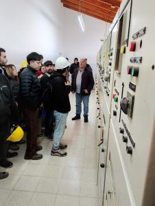 Estudiantes de ingeniería realizaron un recorrido técnico por la central Río Chico