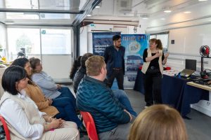 Entregaron material didáctico adaptado a la Asociación Ángeles Especiales