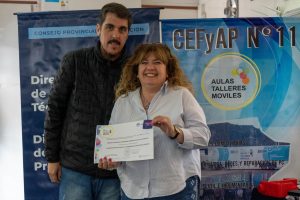 Entregaron material didáctico adaptado a la Asociación Ángeles Especiales