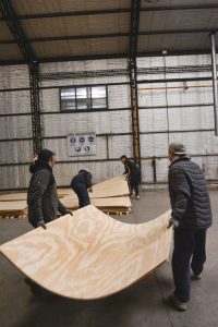 El polo industrial Santa Cruz Puede inicia la fabricación de aberturas con mano de obra local