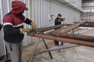 El polo industrial Santa Cruz Puede inicia la fabricación de aberturas con mano de obra local