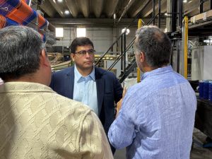 Vidal entregó la segunda cancha de césped sintético, esta vez al Club Estrella Norte de Caleta Olivia