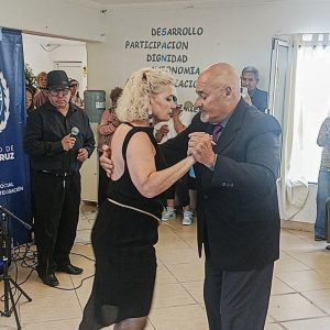 Con una muestra abierta, el Centro “Recuerdos Compartidos” realizó el cierre anual de sus talleres