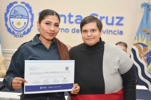 El Gobierno de Santa Cruz entregó certificados de la Capacitación en Compras y Contrataciones Públicas