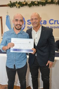 El Gobierno de Santa Cruz entregó certificados de la Capacitación en Compras y Contrataciones Públicas