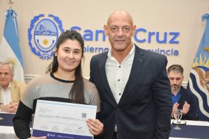 El Gobierno de Santa Cruz entregó certificados de la Capacitación en Compras y Contrataciones Públicas