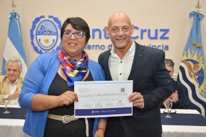 El Gobierno de Santa Cruz entregó certificados de la Capacitación en Compras y Contrataciones Públicas