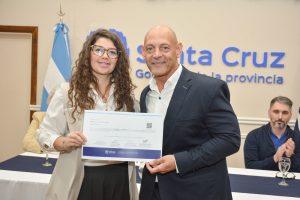 El Gobierno de Santa Cruz entregó certificados de la Capacitación en Compras y Contrataciones Públicas